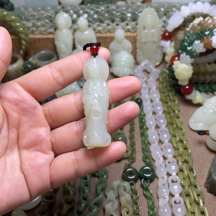 洒***家和田玉未镶嵌颈饰