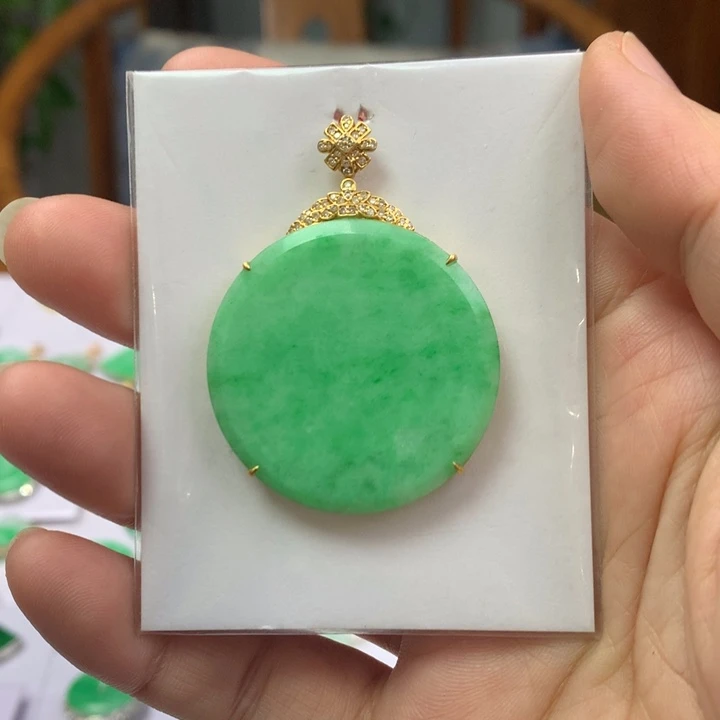 翡翠颈饰18K金镶嵌翡翠吊坠