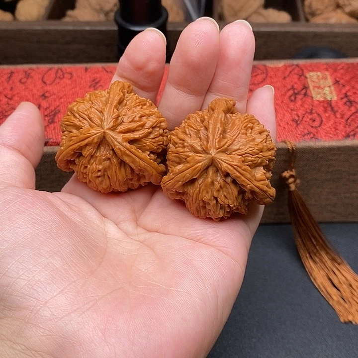 与***光把件文玩核桃白奔