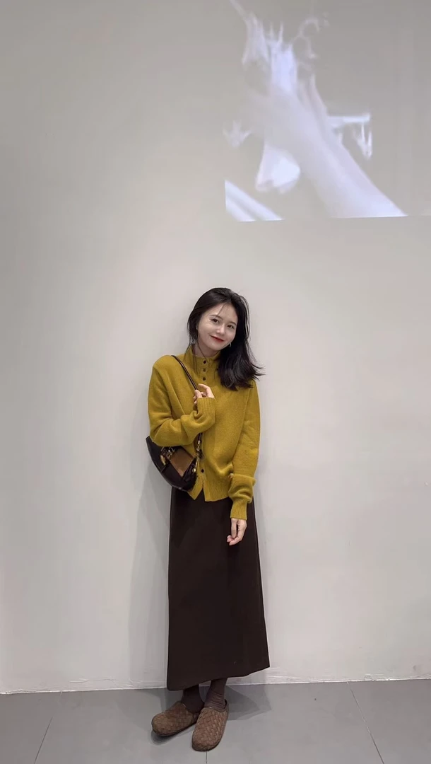 毛衣女秋季2025年新款韩系慵懒高级感简约单排扣上衣百搭半身裙