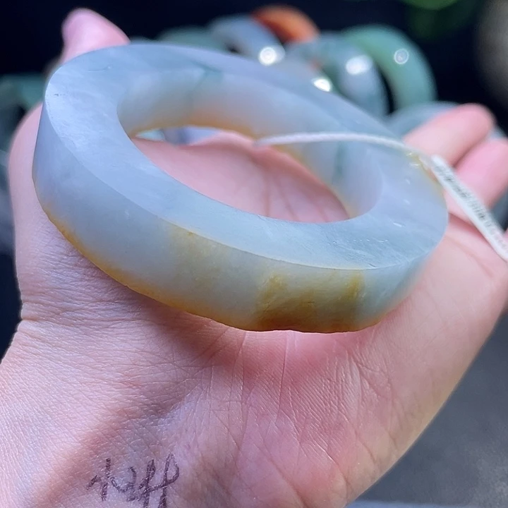 定制翡翠未镶嵌翡翠手镯