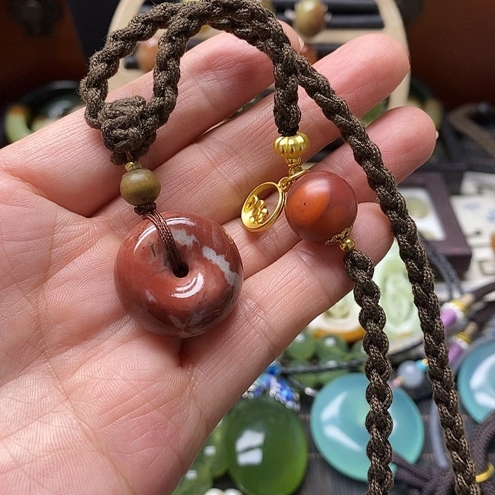 蛇纹石玉未镶嵌颈饰