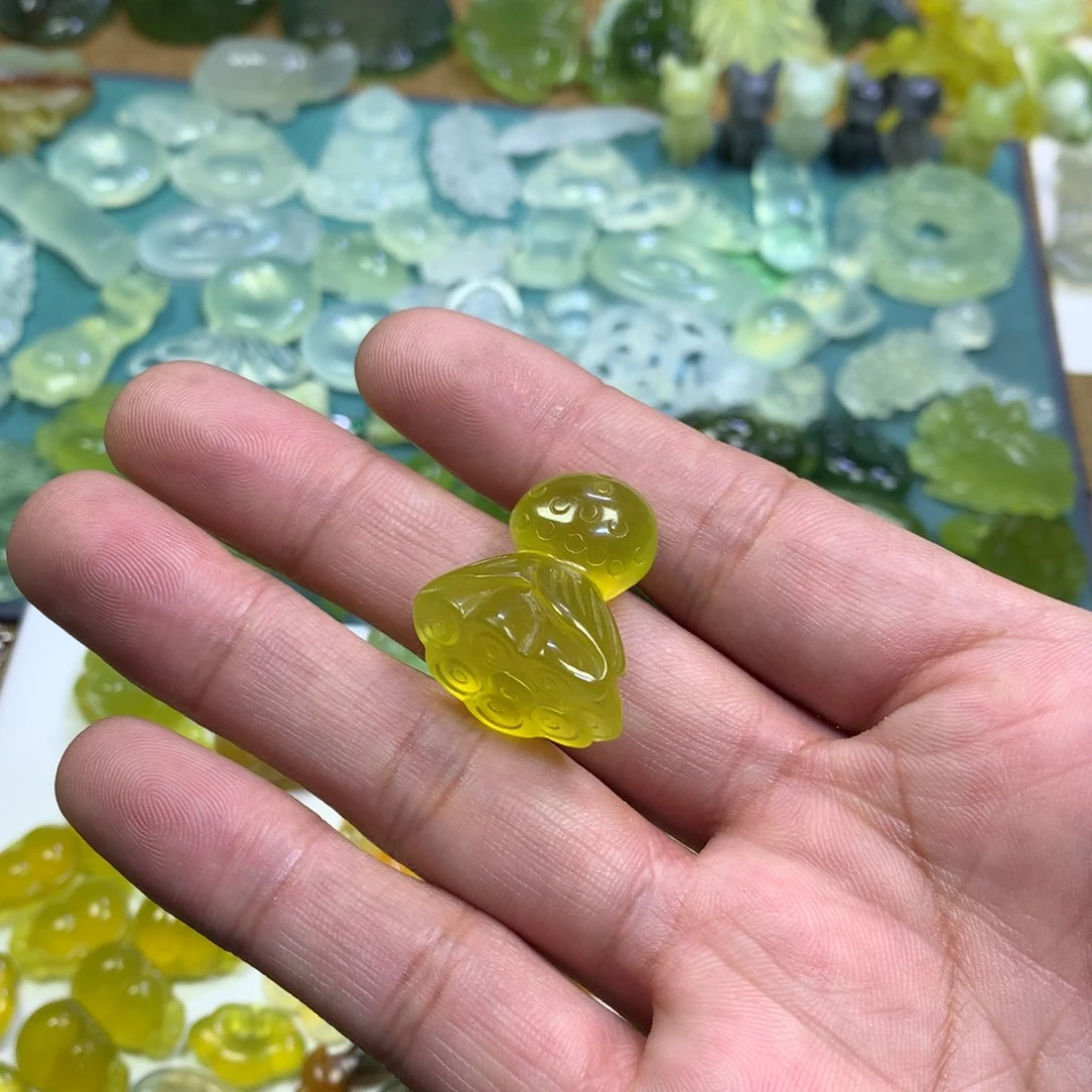 岫玉颈饰未镶嵌t***油莲蓬