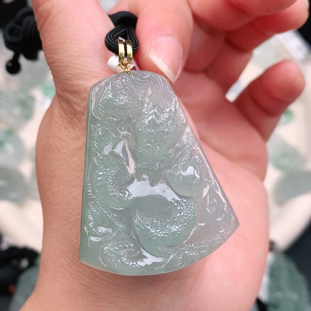 翡翠颈饰18K金镶嵌冰晴龙牌