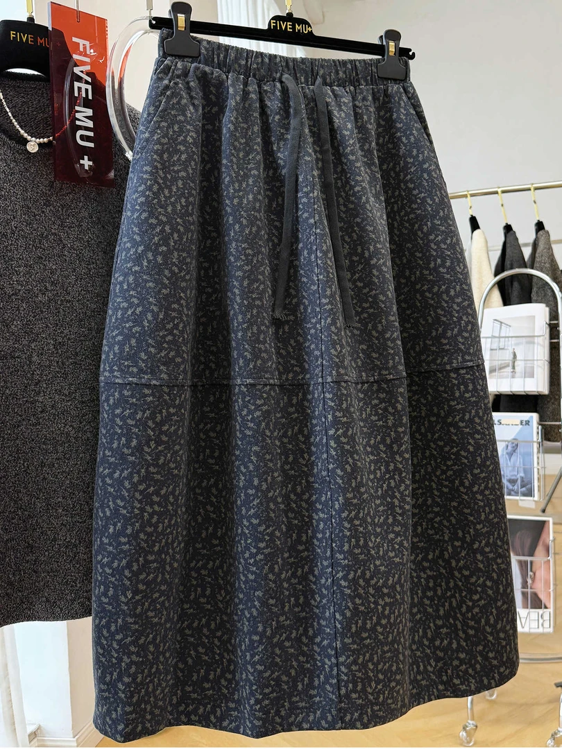 韩系氛围感穿搭巨好看的小碎花半身裙女秋冬磨毛花苞裙子显瘦长裙