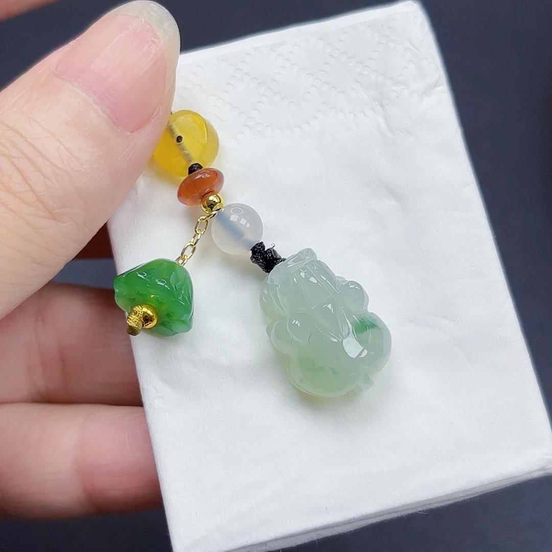 翡翠颈饰未镶嵌吊坠