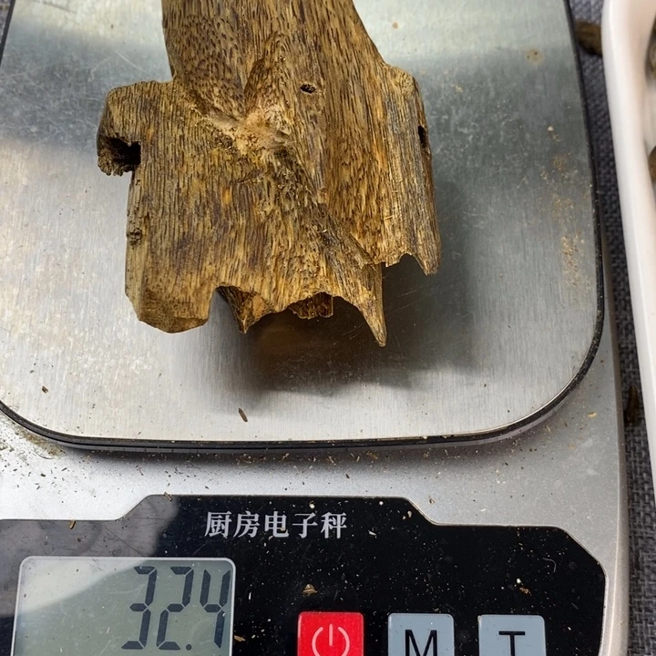 沉香碎屑沉香原材料
