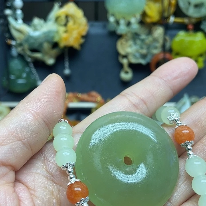 未镶嵌蛇纹石玉颈饰