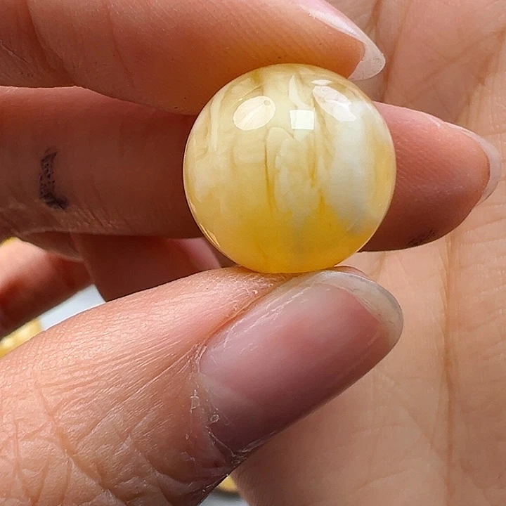 蜜蜡未镶嵌珠宝奇石