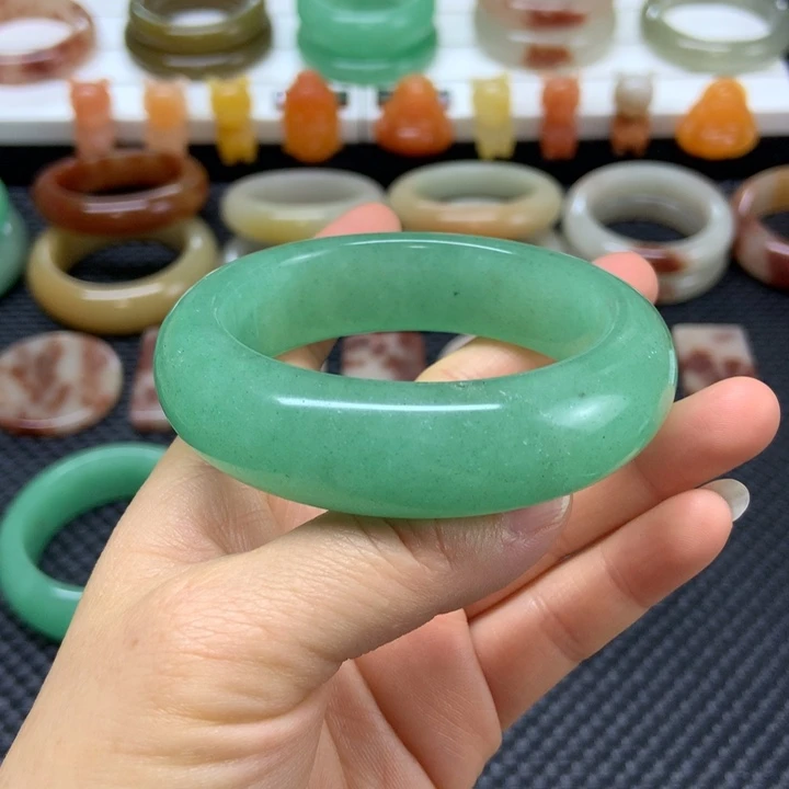 石英质玉未镶嵌手镯