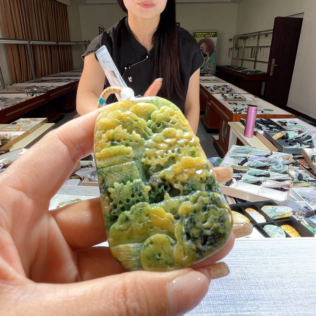 翡翠未镶嵌颈饰一