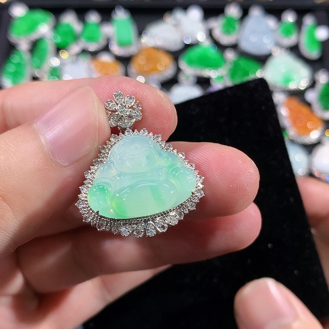 翡翠18K金镶嵌颈饰