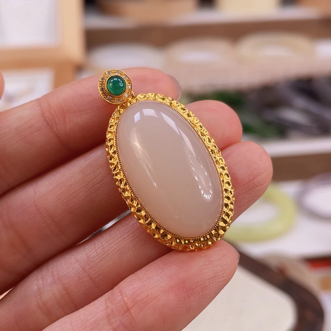 和田玉吊坠(不含链)18K金镶嵌