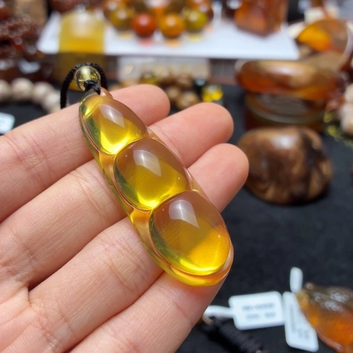 琥珀未镶嵌珠宝奇石柳青福豆