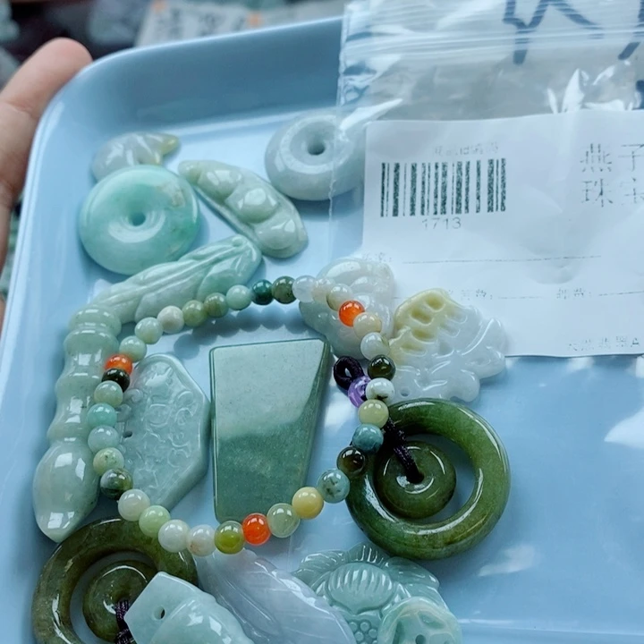 翡翠未镶嵌颈饰翡翠