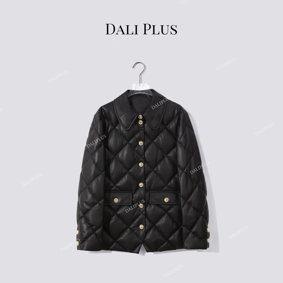 DALI PLUS“黑曼巴100黑金羊皮90鹅绒服”菱形翻领羽绒服-D5MM2645
