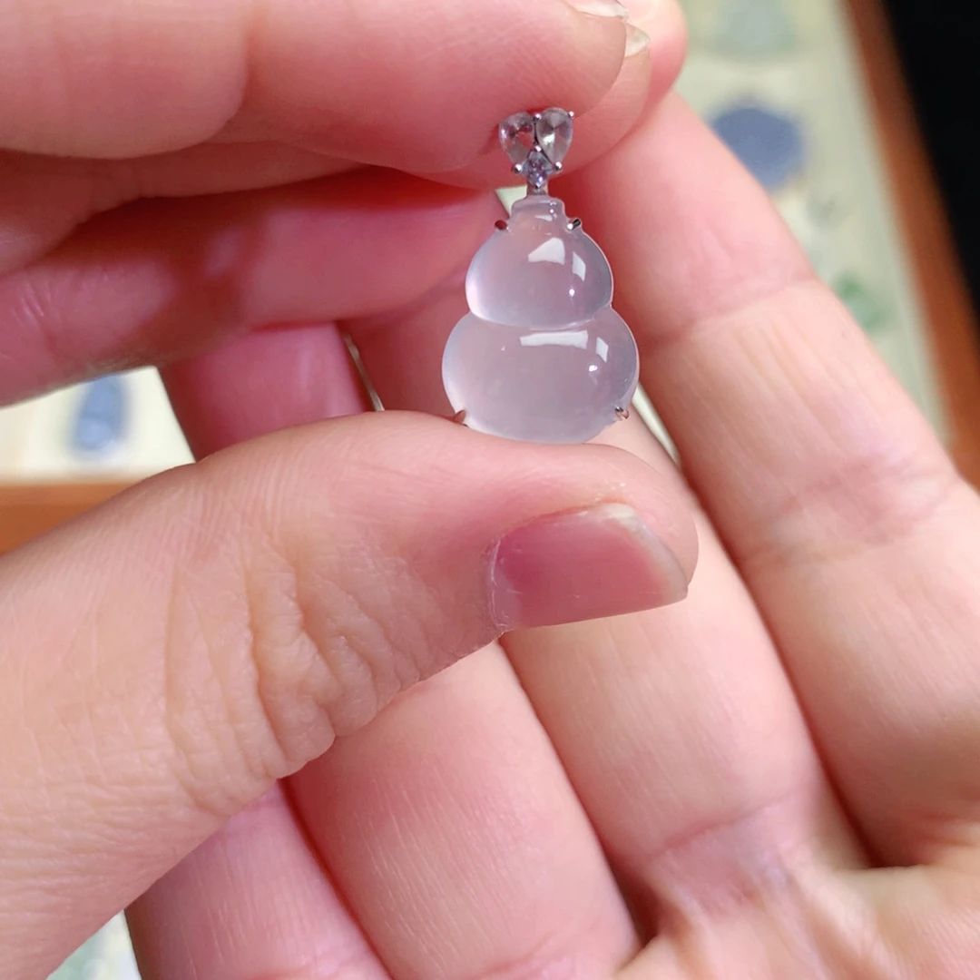 颈饰18K金镶嵌翡翠