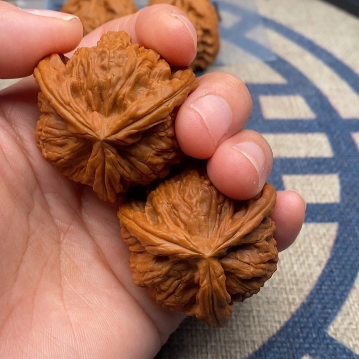 吊坠文玩核桃名****样三棱