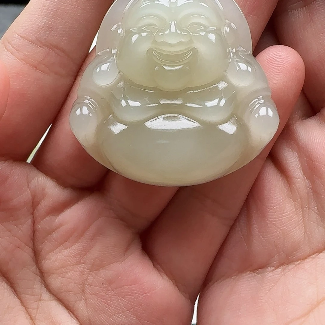 用***源和田玉足金镶嵌颈饰