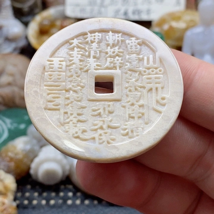 石英质玉颈饰未镶嵌有瑕