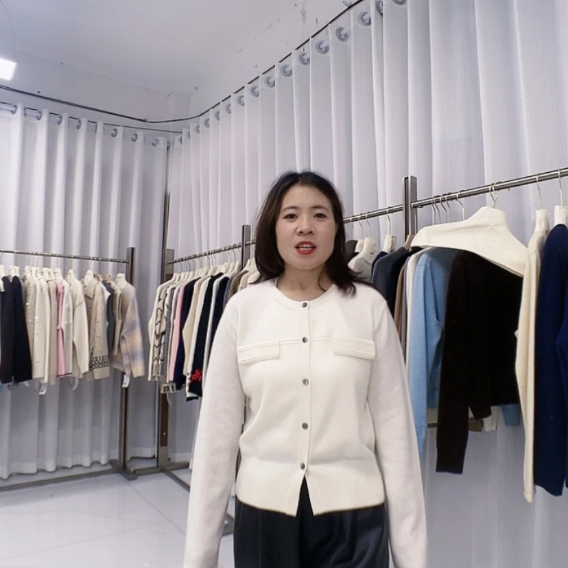 【闪购商品】白色短款开衫设计