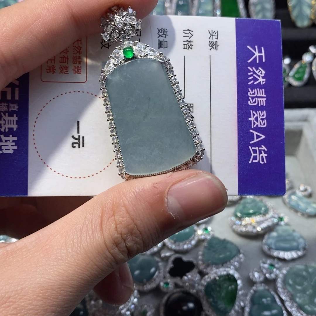 翡翠颈饰未镶嵌翡翠