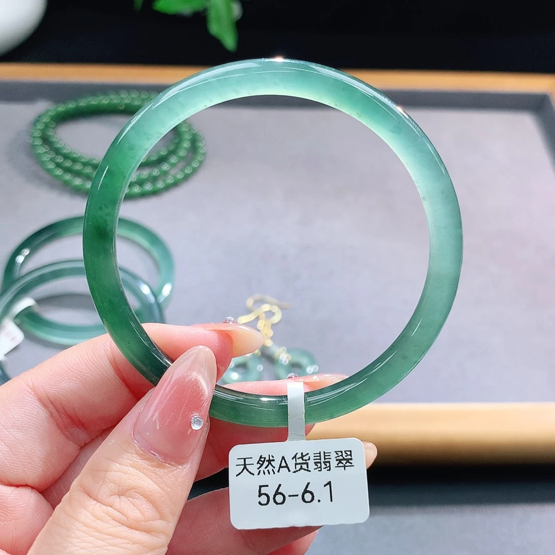 未镶嵌手镯（圆镯）翡翠