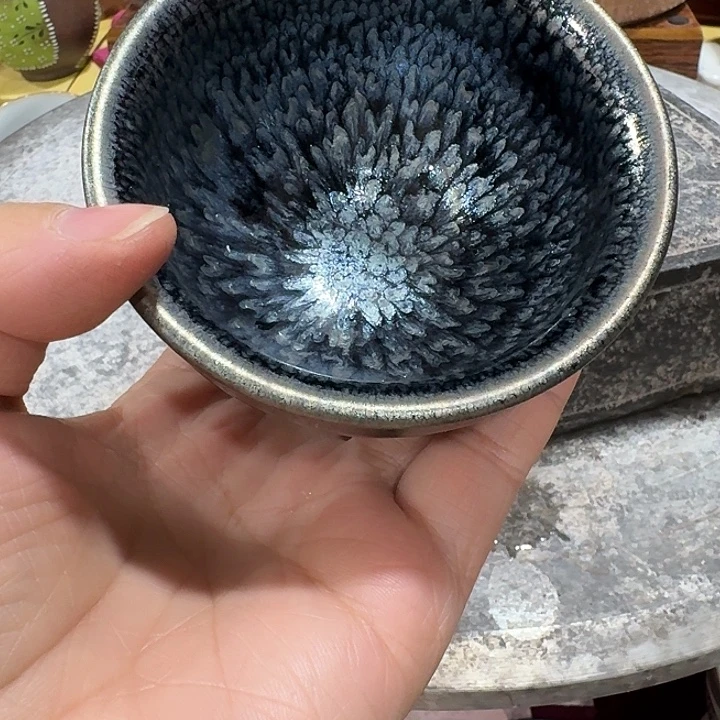 主人杯一个，瓷。。主人