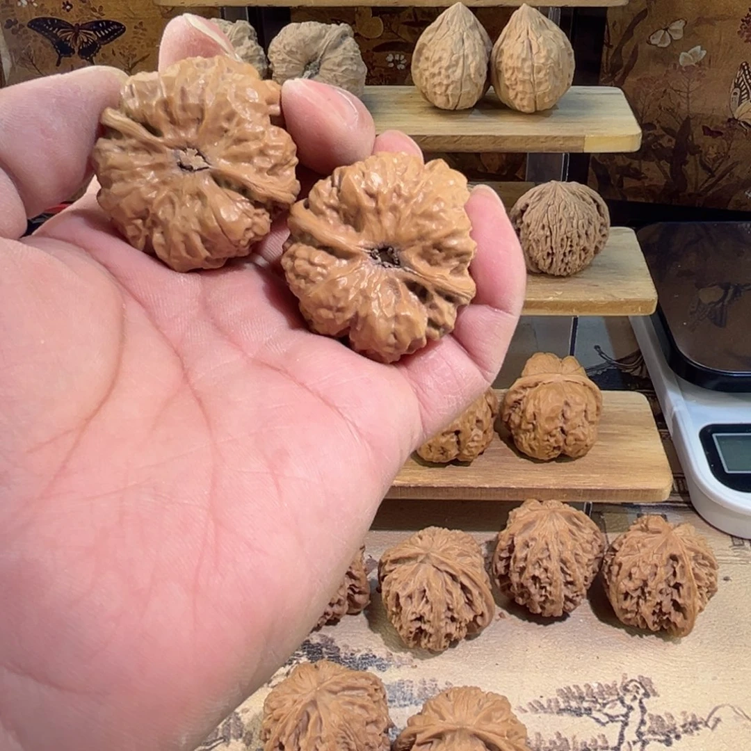 把件文玩核桃浮*?