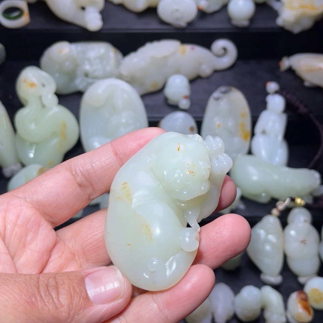 和田玉颈饰未镶嵌幸*人