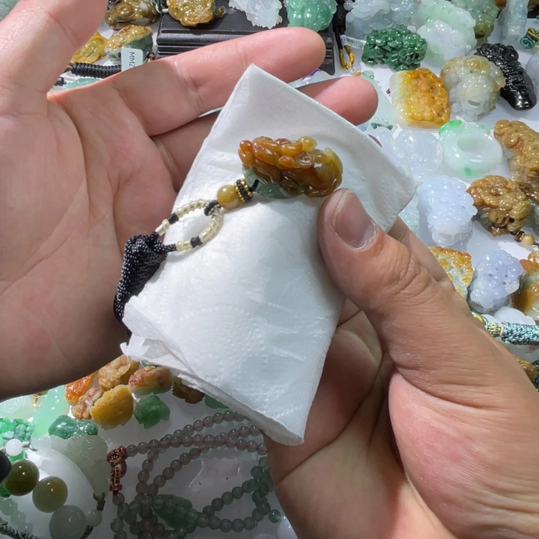 翡翠颈饰未镶嵌落**悔天然