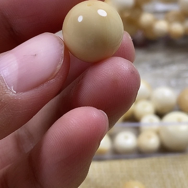 丫***，贝壳手串/手链13.4圆珠全肉香朱子一颗