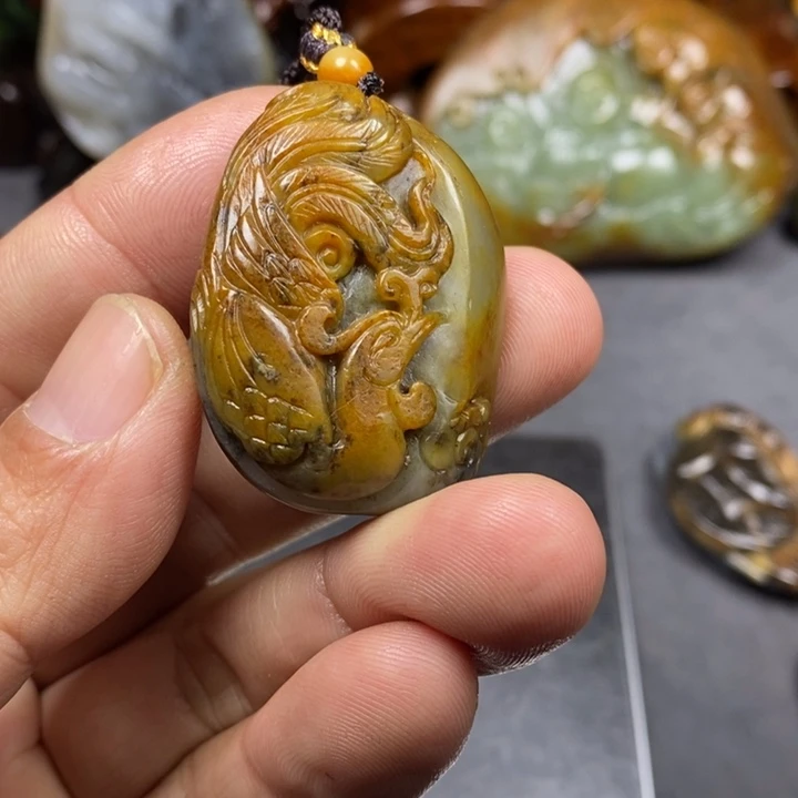 和田玉未镶嵌把件