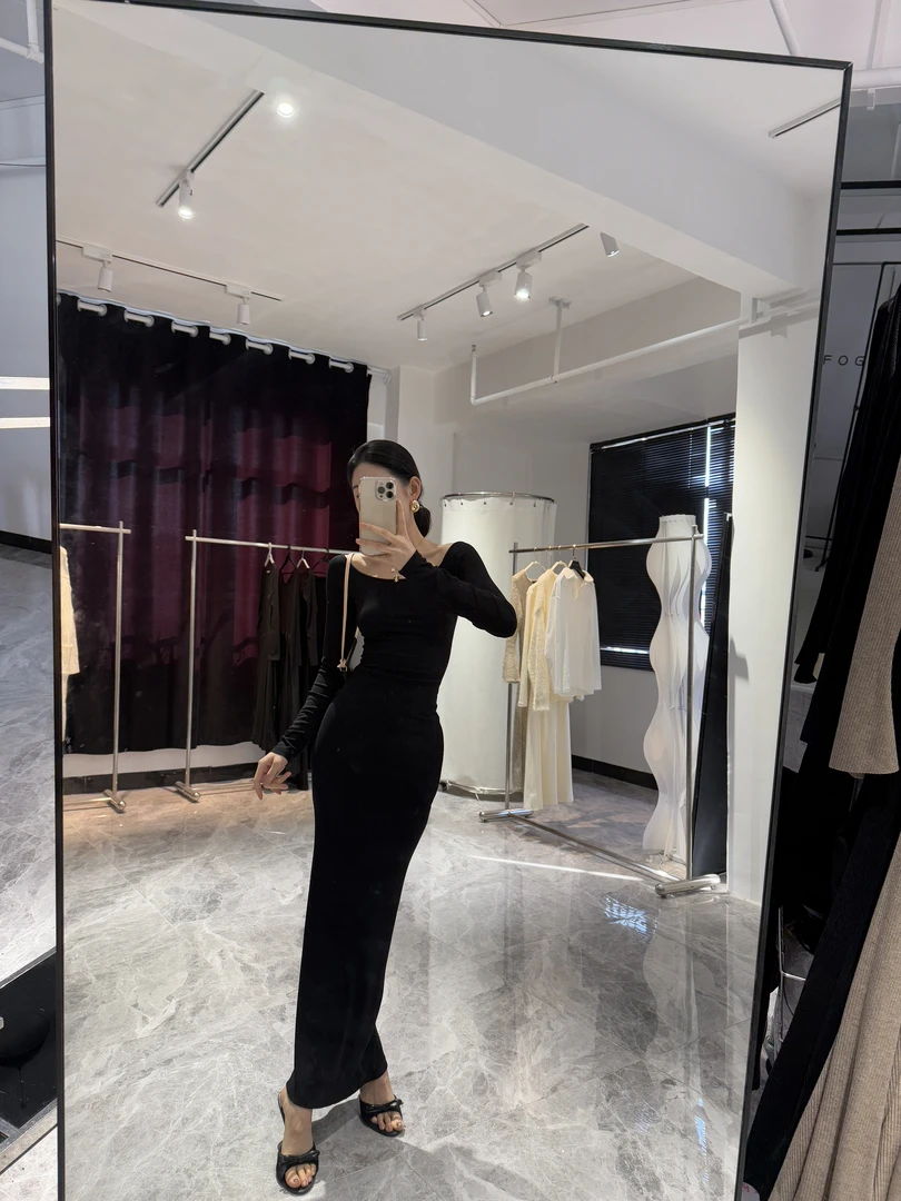 高级感修身连衣裙法式针织长袖春秋气质打底裙显瘦名媛包臀辣妹裙