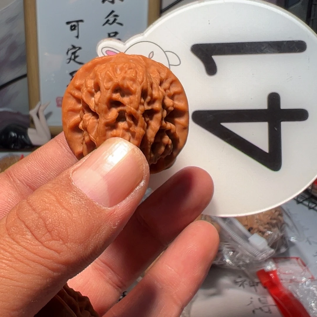 爱***谁文玩核桃，白色41号