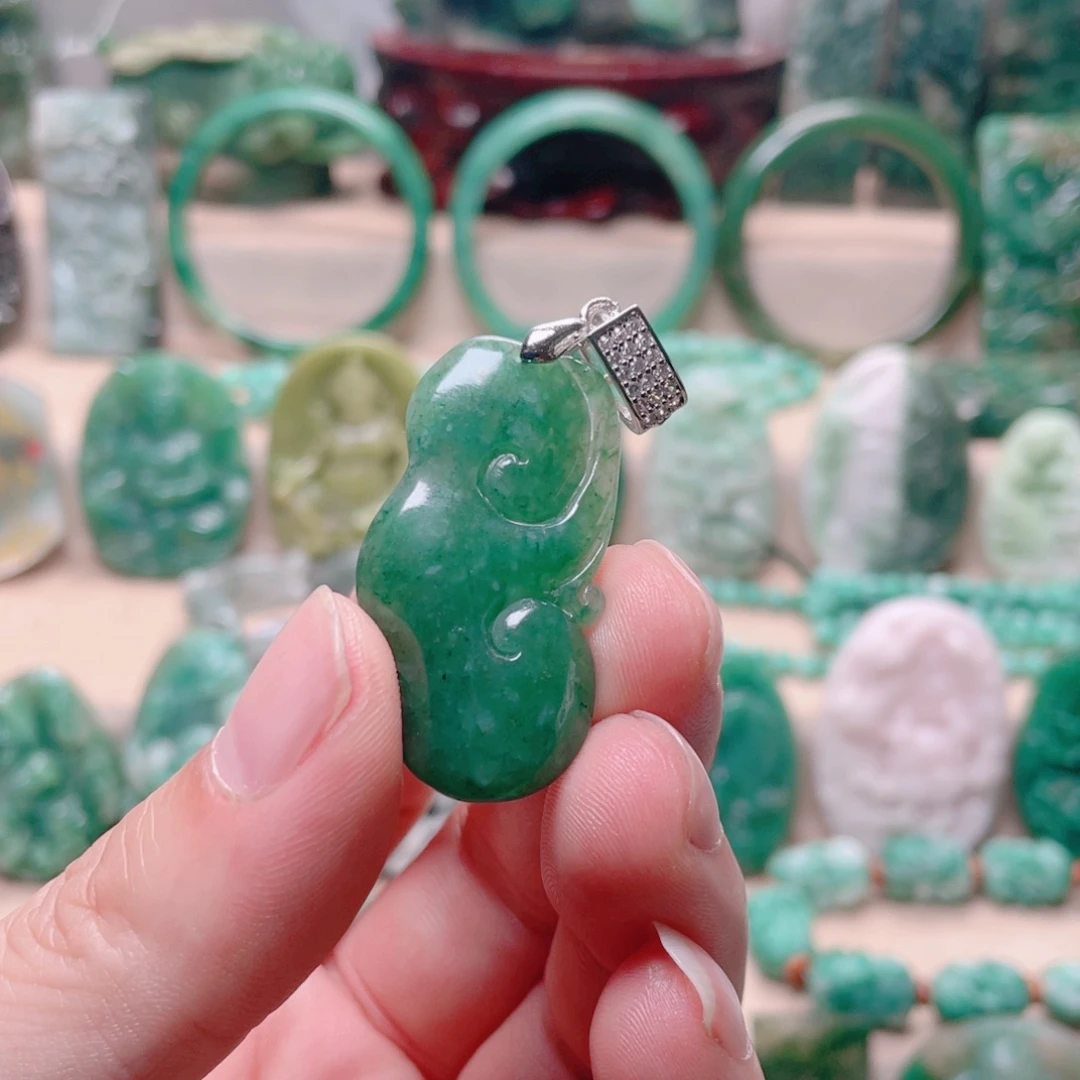 独山玉未镶嵌颈饰