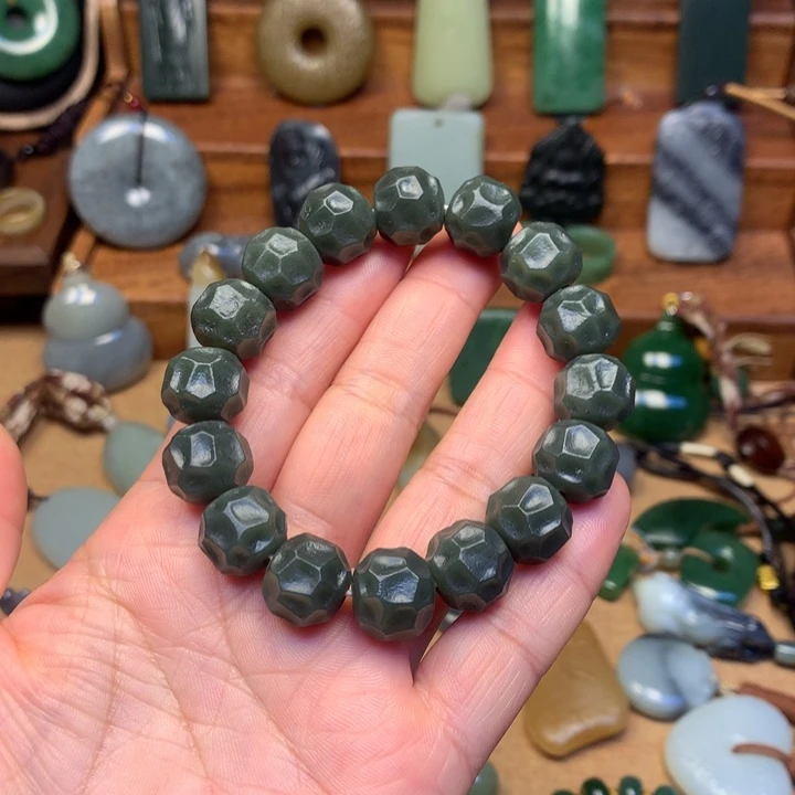 风***雨和田玉未镶嵌颈饰