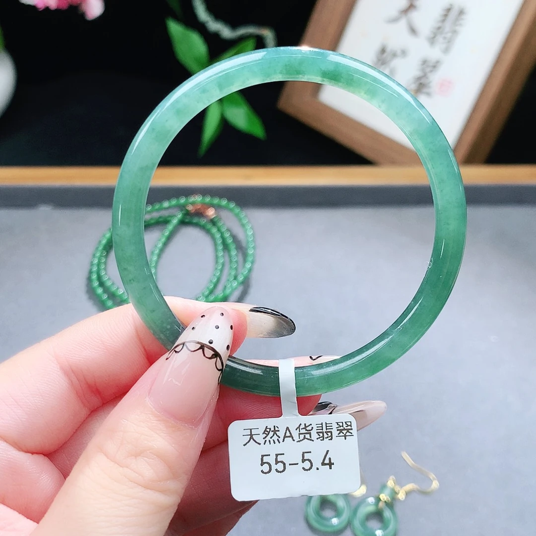 翡翠手镯（圆镯）未镶嵌