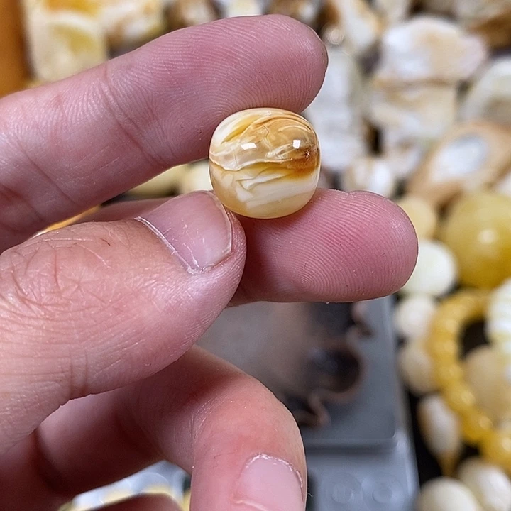 琥珀裸石未镶嵌我