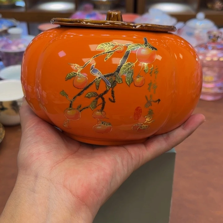 瓷片花花绿绿地开满