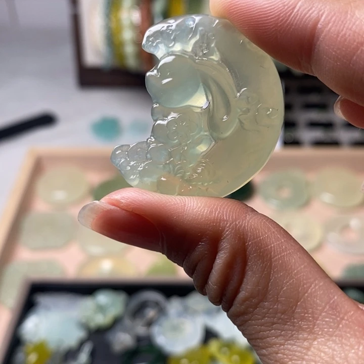 蛇纹石玉颈饰未镶嵌