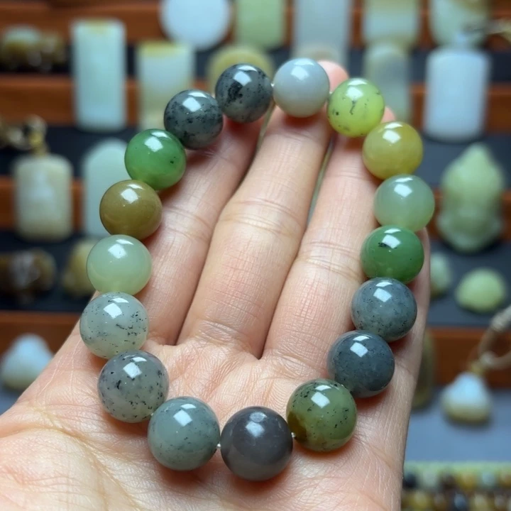 颈饰未镶嵌和田玉（糖玉）