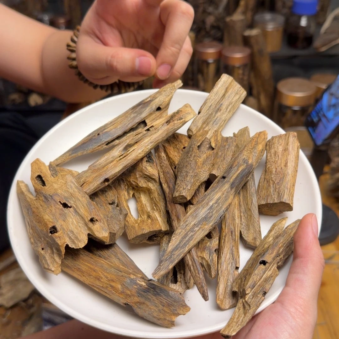 沉香碎屑沉香海南乌身园叶小虫漏50克随机发货
