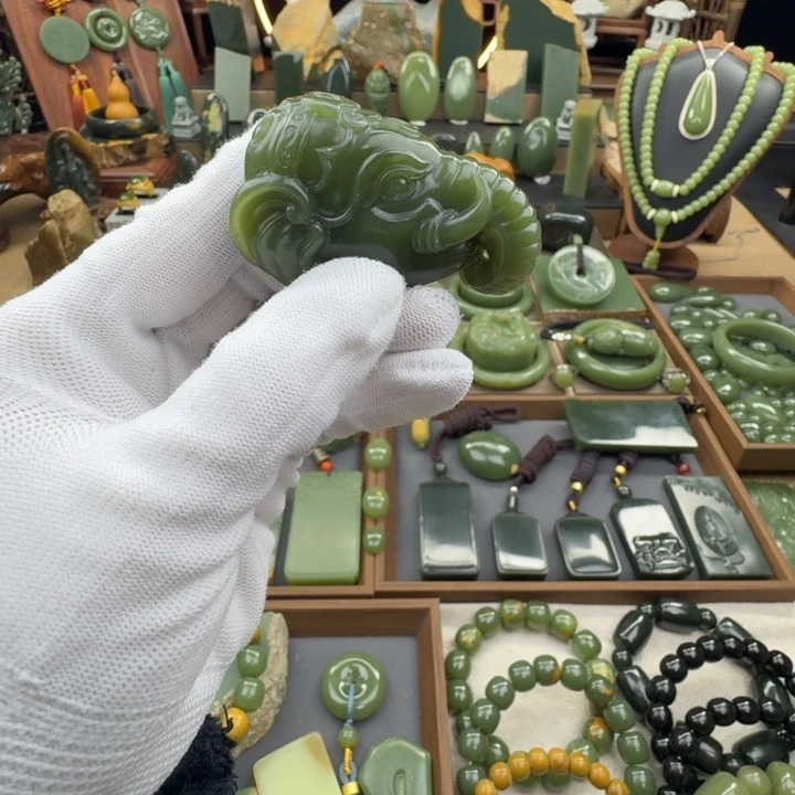 岫岩老玉（透闪石质玉）未镶嵌把件