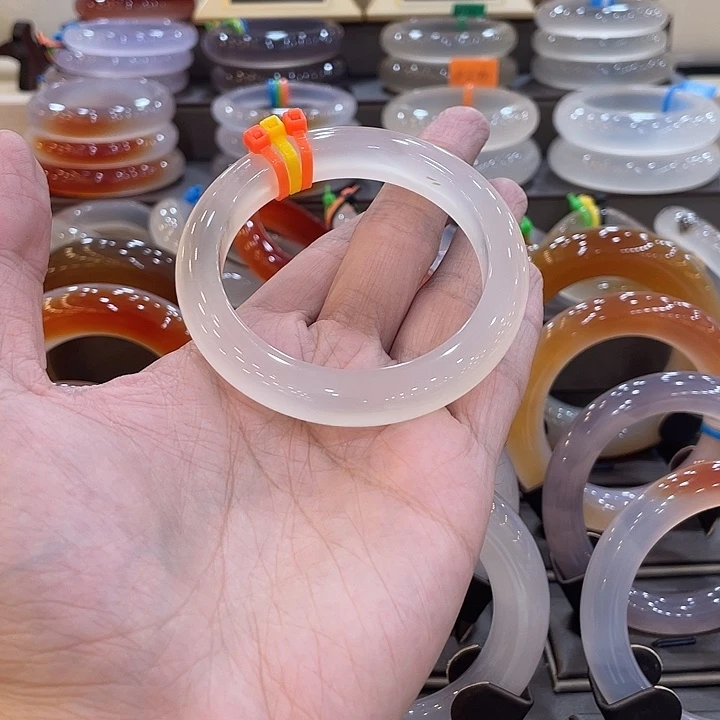 玛瑙/玉髓手镯未镶嵌