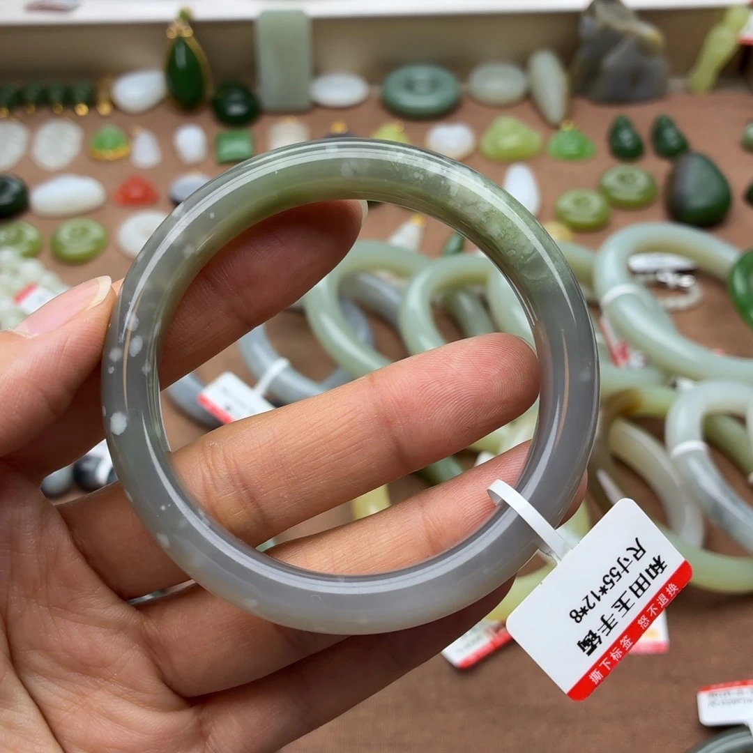 和田玉未镶嵌手镯