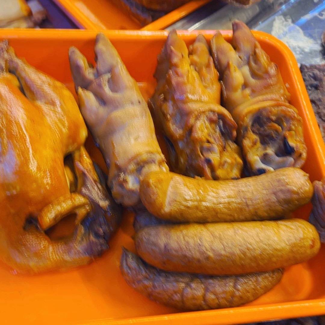 三黄鸡➕3个六两猪手➕4儿童肠