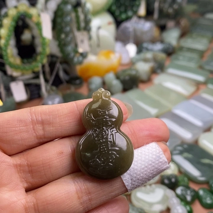 和田玉未镶嵌颈饰予