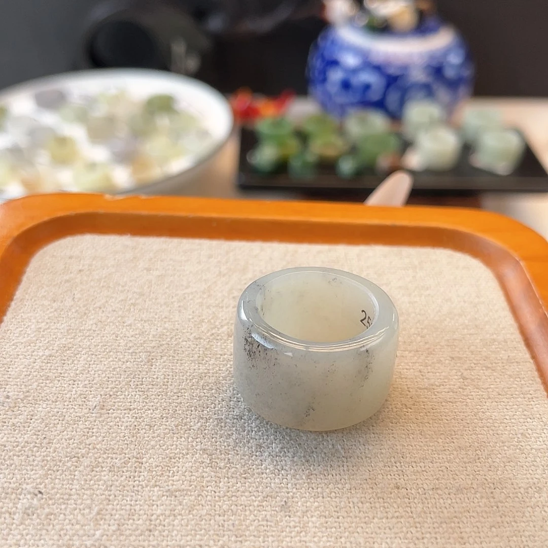 未镶嵌戒指和田玉c8 白底点墨直切16.8