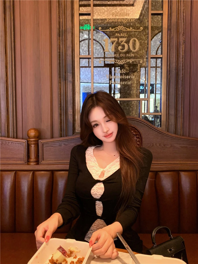 法式假两件蕾丝拼接长袖t恤女秋冬性感辣妹修身上衣半身裙子套装